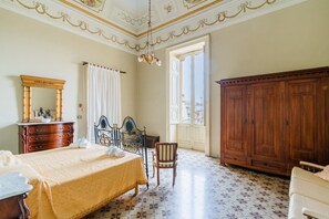 1 bedroom, iron/ironing board, WiFi, bed sheets - Apartment 'Residenza Antica Distilleria' with Private Terrace, Wi-Fi and Air Conditioning (Matino)