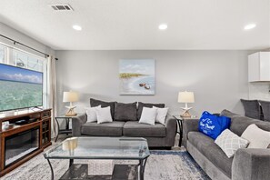Townhome - flera sängar - uteplats - utsikt mot trädgården (18807 Deluna Ct) | Vardagsrum