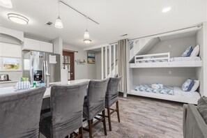 Casa de ciudad, varias camas, patio, vista al jardín (18807 Deluna Ct) | 2 habitaciones 