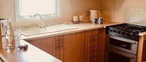 Cookware/dishes/utensils