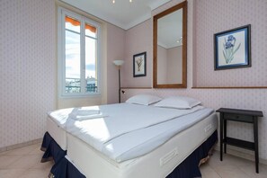 3 bedrooms, desk, iron/ironing board, free WiFi - Bright 3-Bed Top-Floor Apartment in Heart of Cannes 5-Min Walk to Croisette (Cannes)