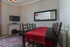 Dining - Bright 3-Bed Top-Floor Apartment in Heart of Cannes 5-Min Walk to Croisette (Cannes)