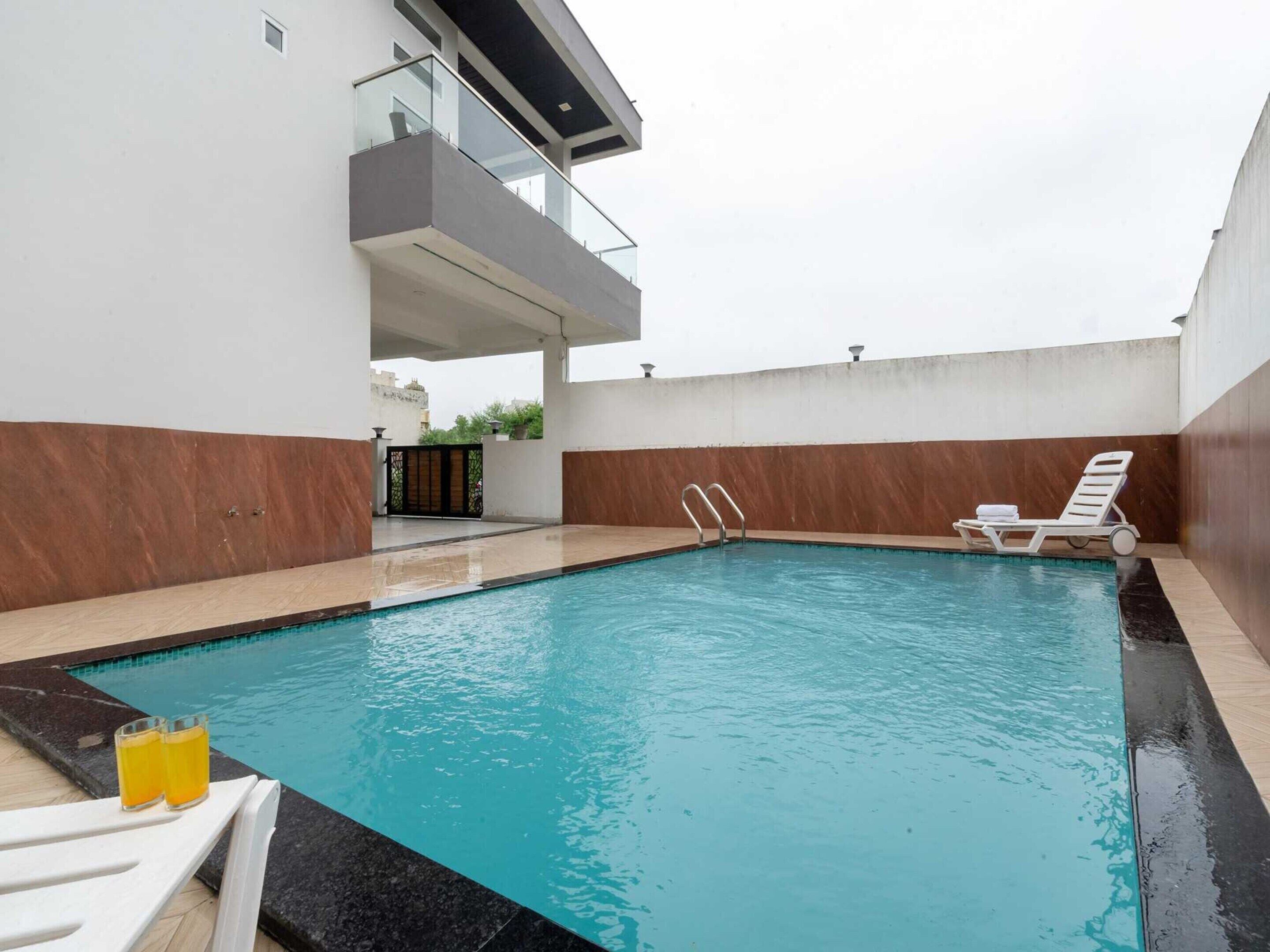 House | Pool