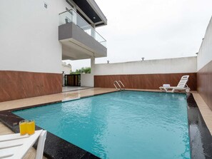 House | Pool
