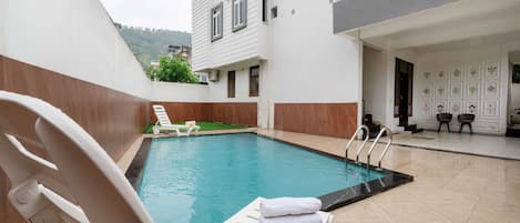 House | Pool