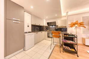 Micro-ondes, four, plaque de cuisson, lave-vaisselle