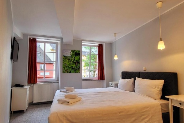 Standard Double Room | Laptop workspace, free WiFi
