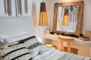 1 bedroom, free WiFi, bed sheets - Villa - Sleeps 3 - Private Pool-parking (Santorini)