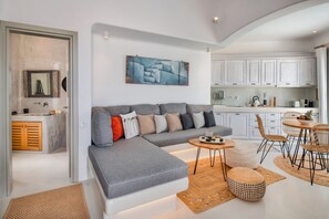 Living area - Villa - Sleeps 3 - Private Pool-parking (Santorini)