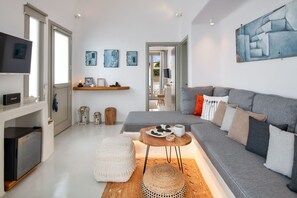 Living area - Villa - Sleeps 3 - Private Pool-parking (Santorini)