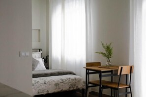 Iron/ironing board, WiFi, bed sheets - R&K apartment in Madrid with terrace (Madrid)