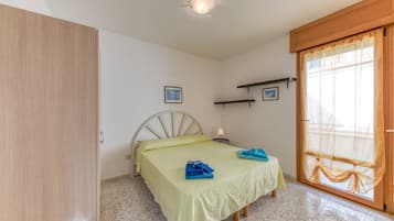 3 chambres, fer et planche à repasser, draps fournis