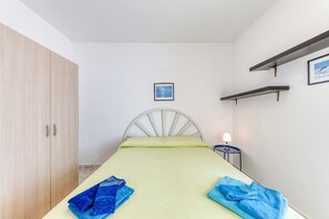 3 bedrooms, iron/ironing board, bed sheets - Apartment 'Baia Delle Sirene Le' with Private Terrace and Air Conditioning (Santa Maria di Leuca)