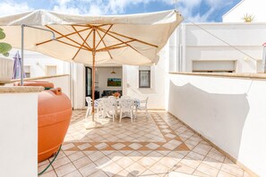 Outdoor dining - Apartment 'Baia Delle Sirene Le' with Private Terrace and Air Conditioning (Santa Maria di Leuca)