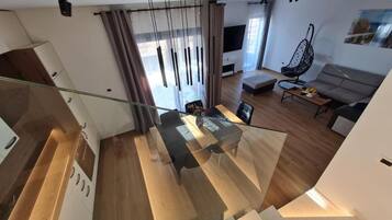 Apartment, 2 Schlafzimmer, Terrasse, Gartenblick | Wohnbereich