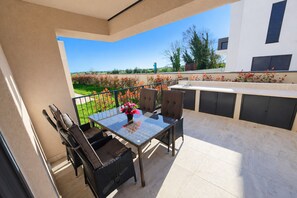 Balcony - House With Private Jacuzzi Near Umag (Umag)