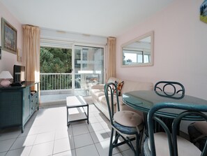 TV - Nice apartment - close to the sea - sleeps 5 (Agde)