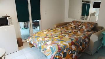 Iron/ironing board, WiFi, bed sheets, wheelchair access