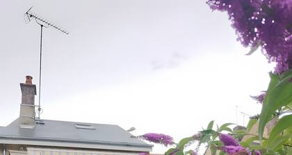 Landhaus „Boulzicourt 08410“ mit Terrasse, gemeinsamem Garten und WLAN