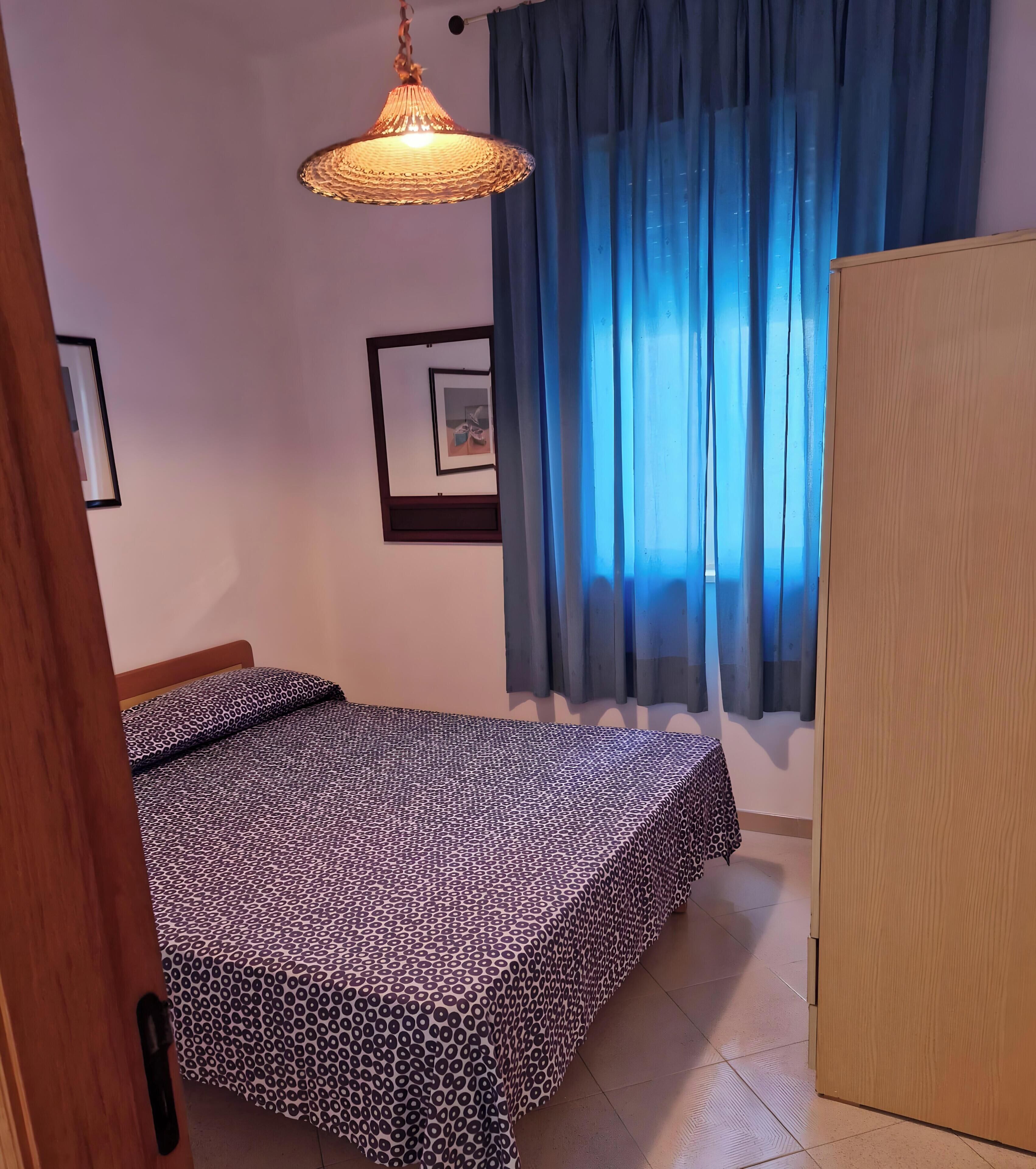 2 bedrooms, bed sheets