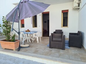Outdoor dining - Apartment 'Trande' with Balcony, Wi-Fi and Air Conditioning (Santa Maria di Leuca)