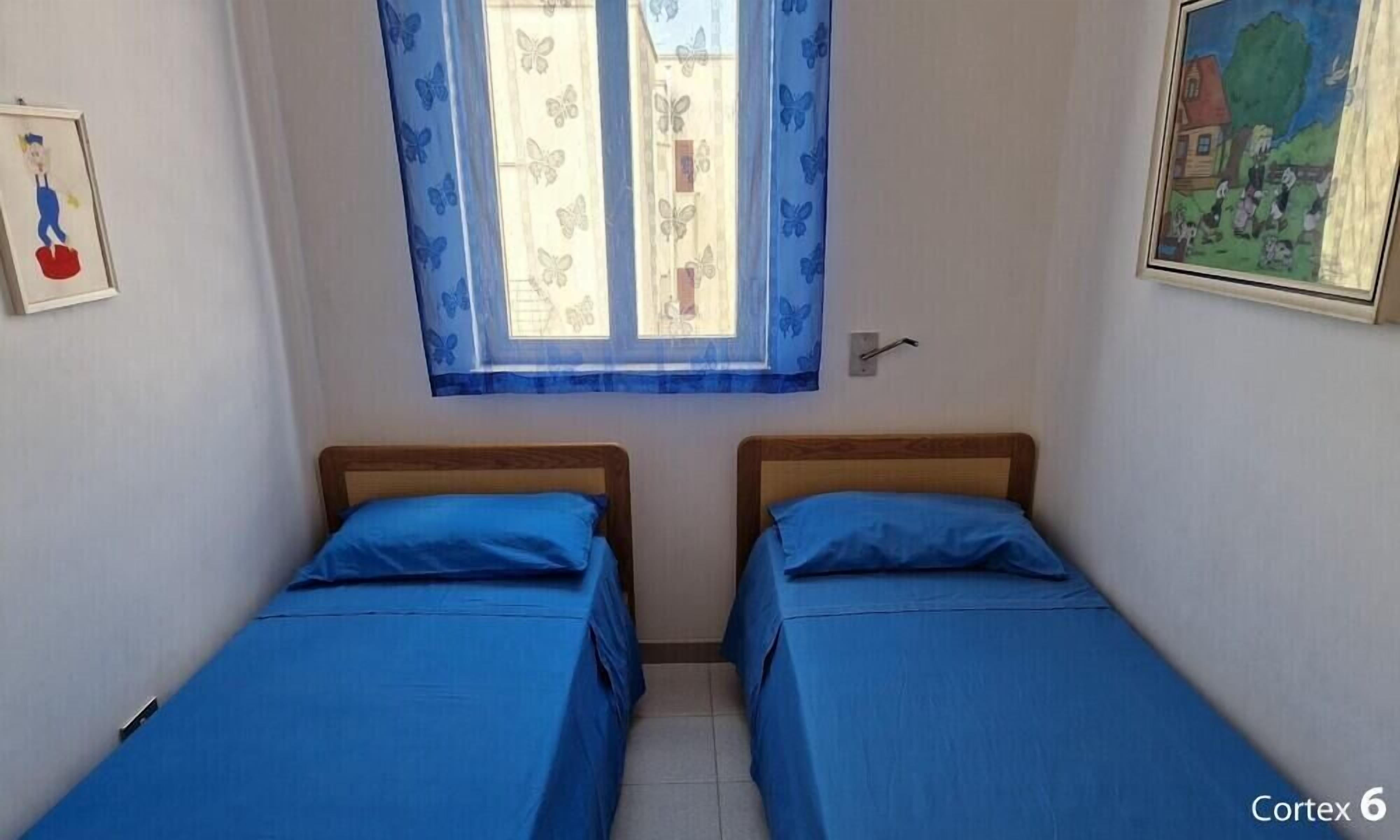 2 bedrooms, bed sheets