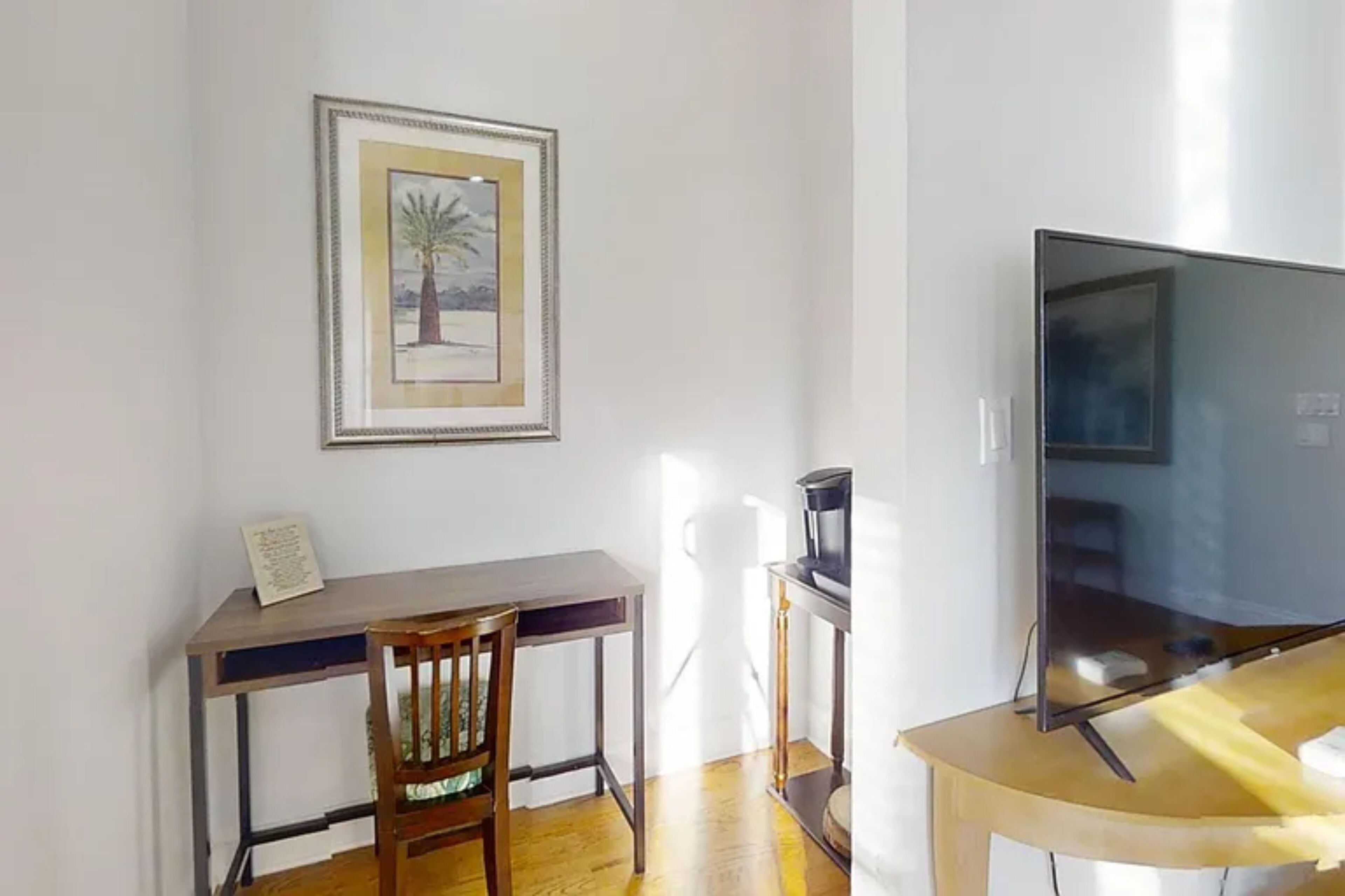 House, Multiple Beds, Balcony, Garden View (6226 Thomas Dr) | Interior