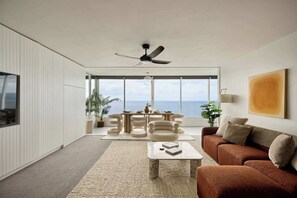 TV, offices - Cliffside Escape w/ Pool & Panoramic Ocean Views (Vaucluse)