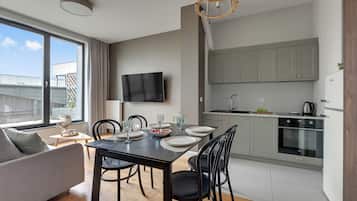Standard Apartment | Iron/ironing board, cribs/infant beds, free WiFi, bed sheets