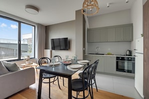 Standard Apartment | Seterika/papan seterika, katil bayi/kot (surcaj), Wi-fi percuma