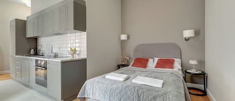 Standard Studio Suite | Iron/ironing board, cribs/infant beds, free WiFi, bed sheets
