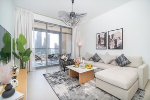 奢華公寓, 露台, 泳池景 | 客廳 | 65 吋智能電視連衛星電視頻道