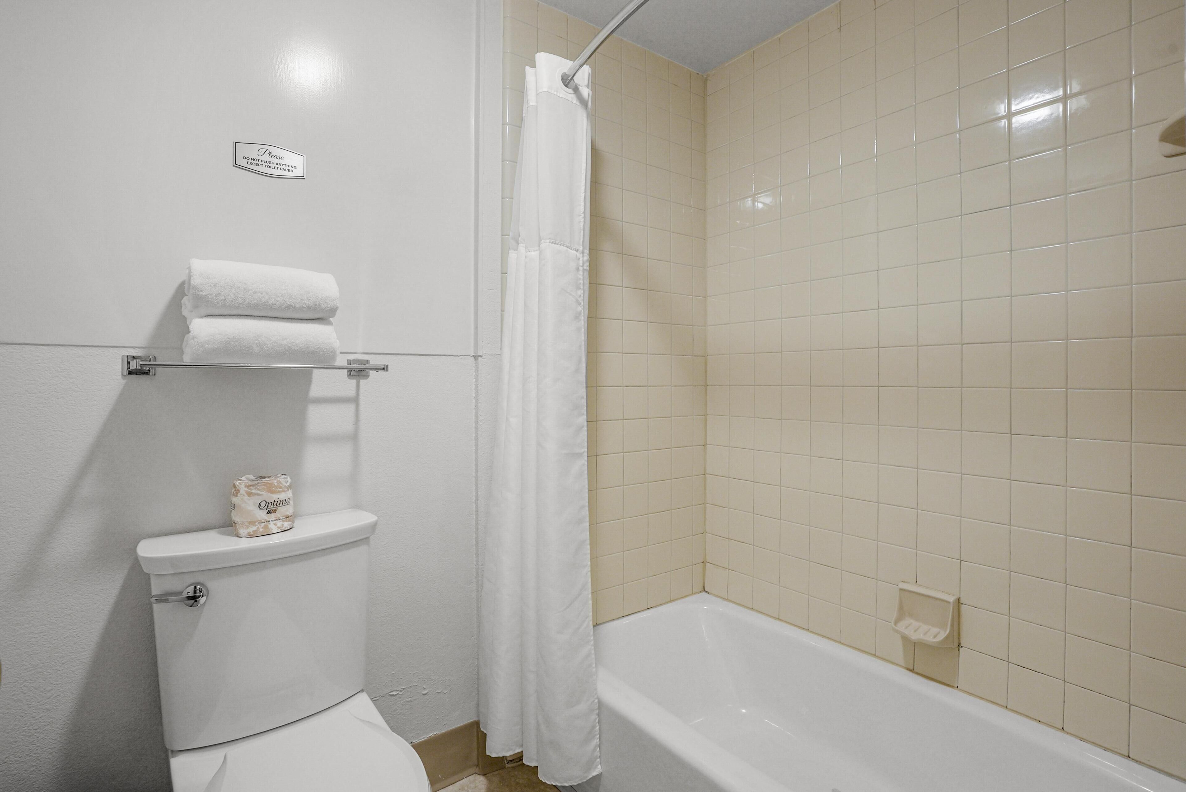 シャワー、ヘアドライヤー、タオル、石鹸