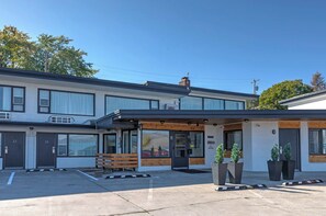 Exterior - Cozy Queen Room with Flathead Lake Views - T5Q (Polson)