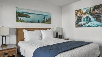 Tabla de planchar con plancha, wifi y ropa de cama