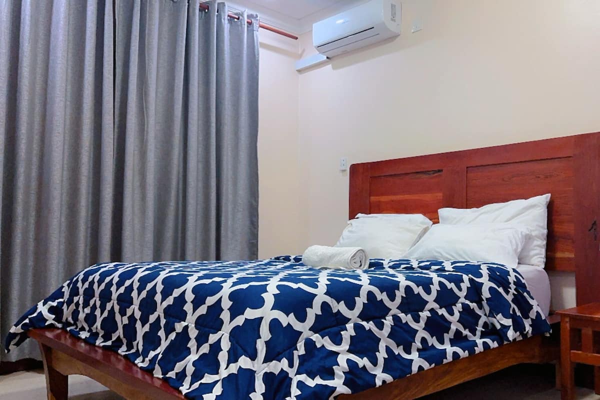 Bàn, khu vực làm việc phù hợp cho laptop