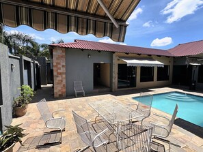 Outdoor pool - Upland Serviced Apartments (Lusaka)