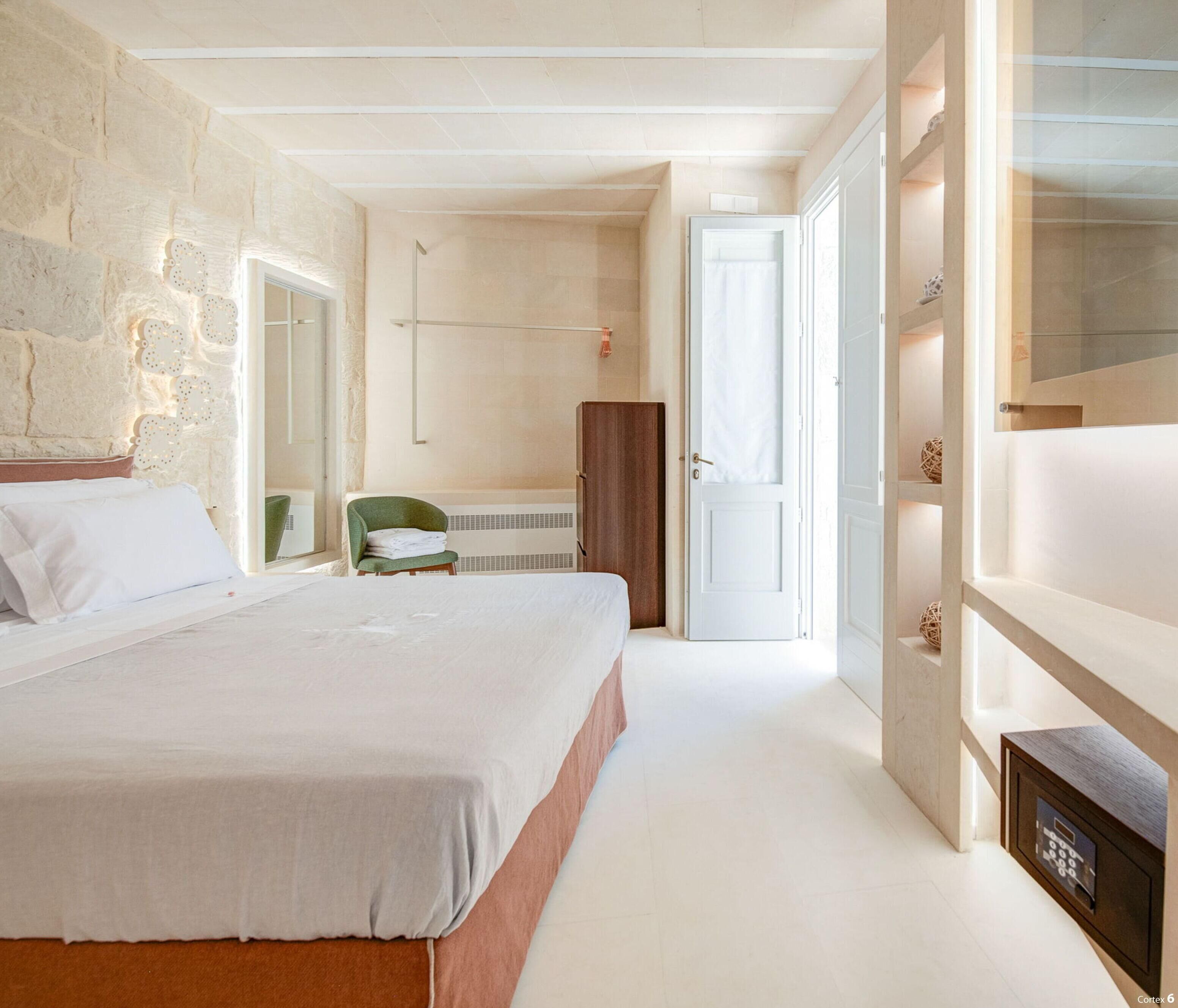 Romantic Double Room | In-room safe, blackout drapes, free WiFi