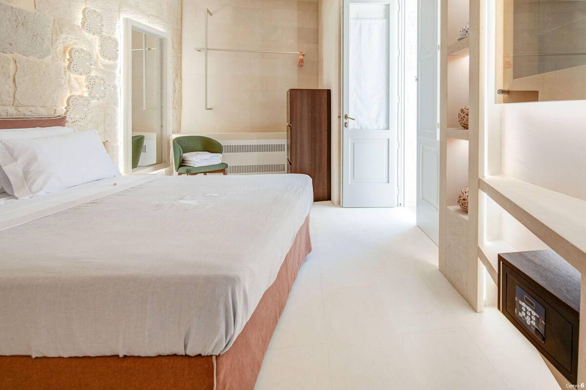 Romantic Double Room | In-room safe, blackout drapes, free WiFi