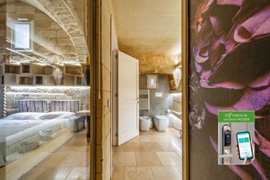 Romantiskt dubbelrum | Badrum | Tofflor