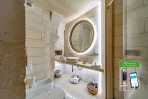 Habitación romántica doble | Baño | Zapatillas y bidé