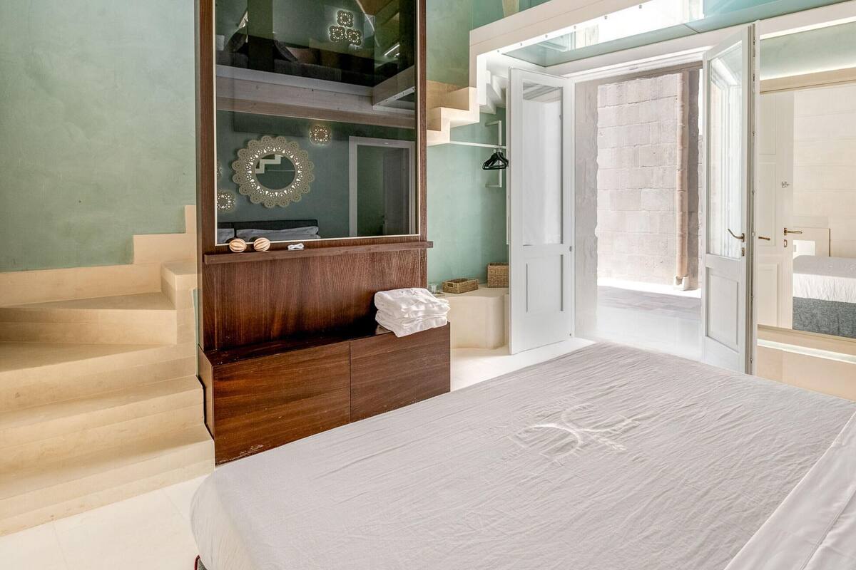 Deluxe Double Room | In-room safe, blackout drapes, free WiFi