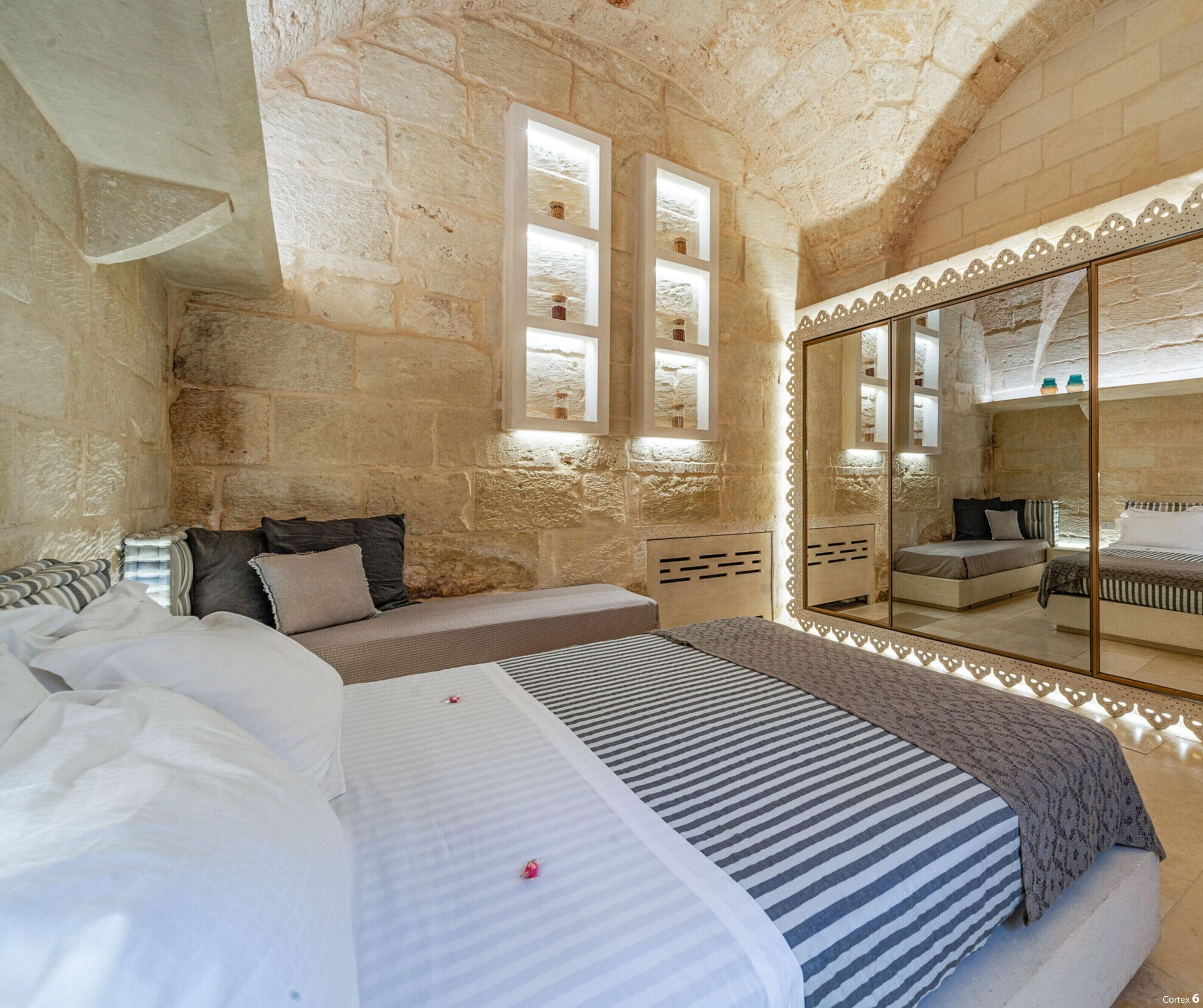 Romantic Double Room | In-room safe, blackout drapes, free WiFi