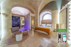 Deluxe dubbelrum | Värdeförvaringsskåp på rummet, mörkläggningsgardiner och gratis wi-fi