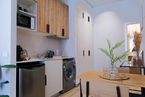 Private kitchen - R&K Apartment Madrid - Comfortable and functional Standard Apartment in town (Madrid)