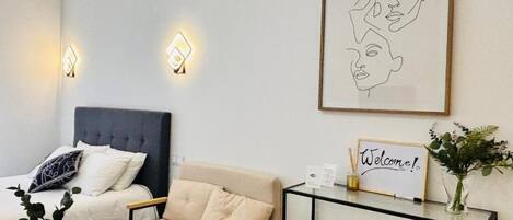 Iron/ironing board, WiFi, bed sheets