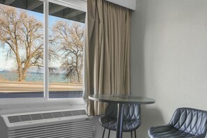 Interior - 2 Queen Beds, Partial Lake View (Polson)