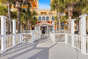 Appart'hôtel, plusieurs lits, balcon, vue océan (Calypso Resort 902w) | Enceinte de l’hébergement