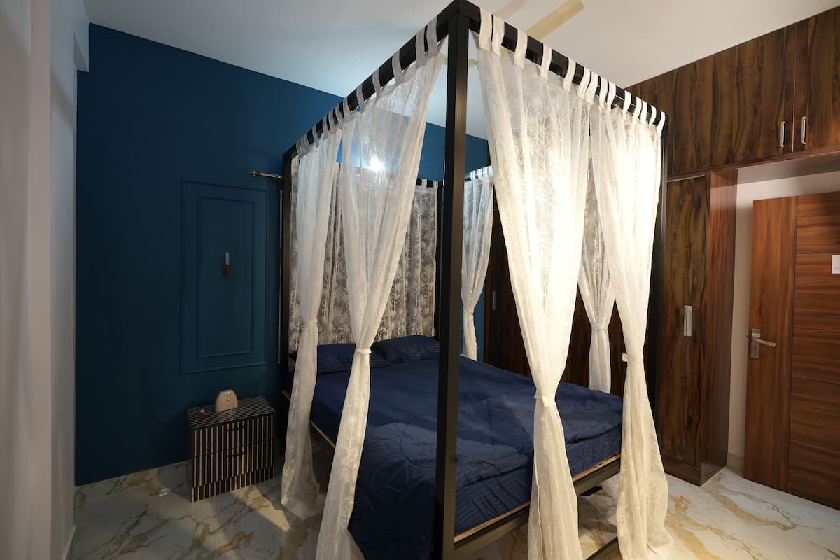 Ivory Veil Room | Free WiFi