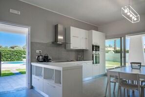 Private kitchen - Southern Direction (Fontane Bianche)
